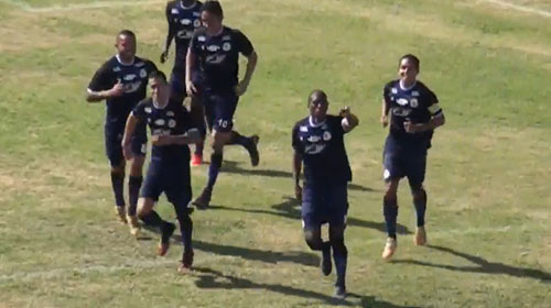Divulgação - Jogadores do Assisense comemoram o gol no primeiro tempo