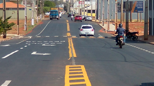 Divulgação PMA - Trecho da Avenida Walter Fontana que dá acesso à Rua Doutor Silvio Cunha Bueno recebe recapeamento e nova sinalização viária