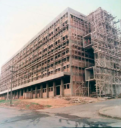 Divulgação - Prédio em construção 1991 - Foto: Divulgação Hospital Regional