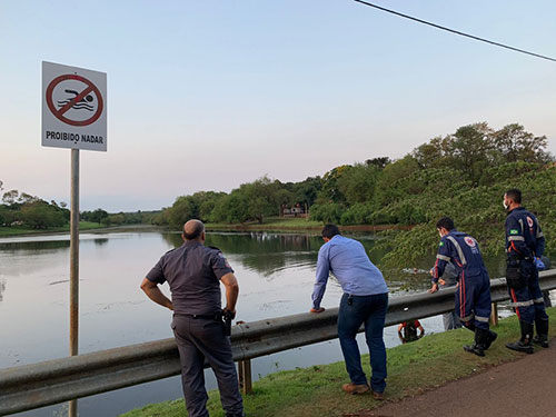 divulgação - Bombeiros buscam por pescador que se afogou em lago de Tarumã