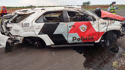 PM Rodoviária - Viatura da Polícia Militar capotou na Rodovia Marechal Rondon, na manhã deste sábado (9) — Foto: Polícia Militar Rodoviária /Divulgação