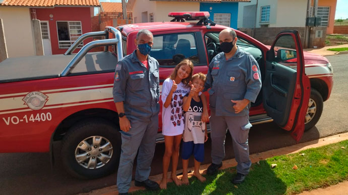 Divulgação - Corporação fez a entrega na casa das crianças em Platina - Foto: Divulgação Corpo de Bombeiros de Assis