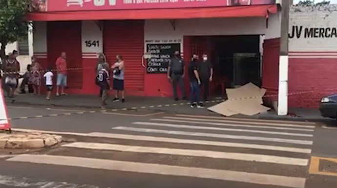 Divulgação - Crime aconteceu na frente de um mercado na JV da Cunha e Silva