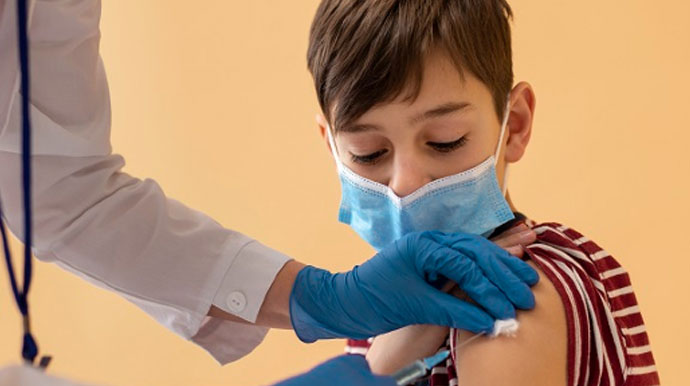 Assis vacina crianças de 5 a 11 anos sem comorbidades na UBS da Vila Operária