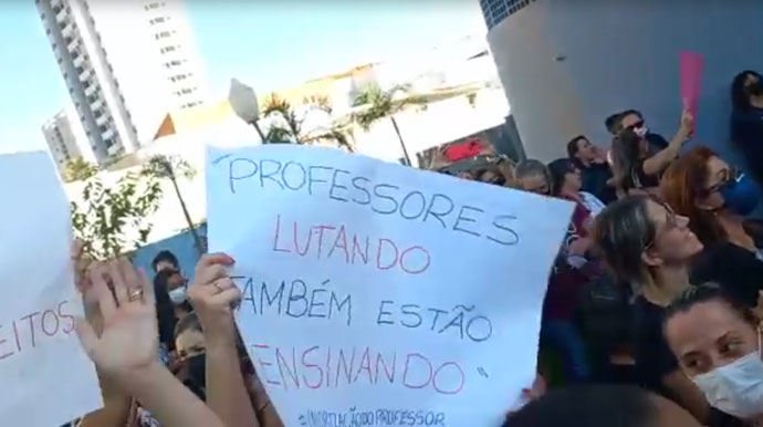 Divulgação - Grevistas levaram cartazes e faixas para protestarem - Foto: Divulgação/Arquivo Pessoal