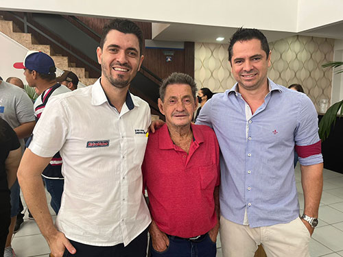 Divulgação - Lucas e Leandro com o avô Pedro