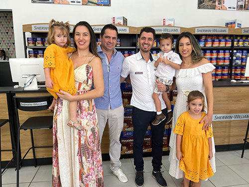 Divulgação - Leandro Fantozzi de Oliveira  e sua esposa Daniela Palazzi Fantozzi e Lucas Fantozzi de Oliveira e sua esposa - Suellen Leite Fantozzi