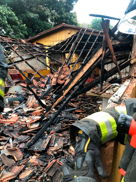 Divulgação - Fazendo ficou destruída após incêndio - Foto: Divulgação/Corpo de Bombeiros