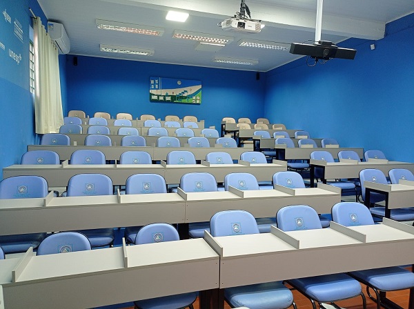 A escola está totalmente preparada com salas amplas e confortáveis para os estudos