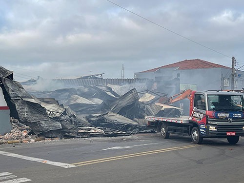 Divulgação - Prédio ficou destruído pelas chamas - Foto: Arquivo/AssisCity