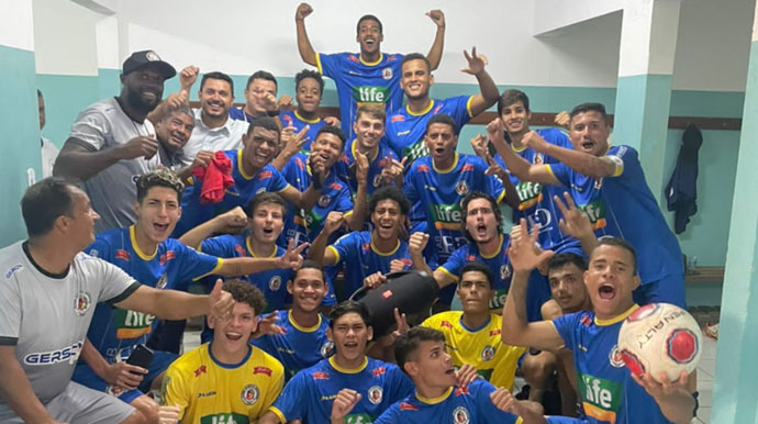 Divulgação - Equipe Sub-20 do Falcão Do Vale após se classificar para a segunda-fase do Paulista (Foto: Divulgação)