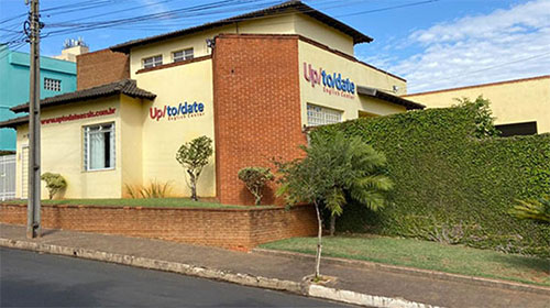 A escola fica localizada na Rua Palmares, 297, no Centro de Assis