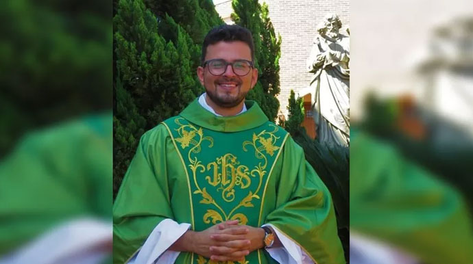 Divulgação - Motorista que atropelou suspeito de furtar igreja em Santa Cruz do Rio Pardo (SP) foi identificado como sendo o frei Gustavo Trindade dos Santos — Foto: Reprodução