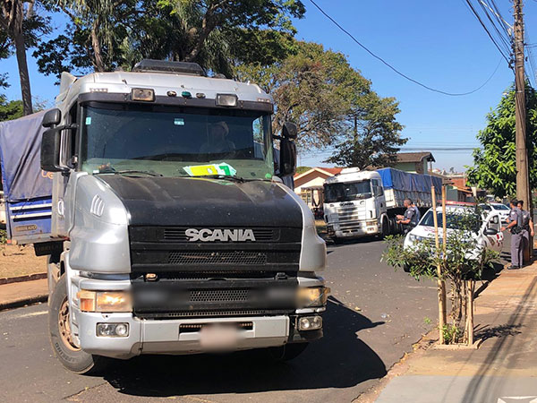 Divulgação - Carretas com placas do Paraguai foram abordadas na Santa Cecília - foto: AssisCity