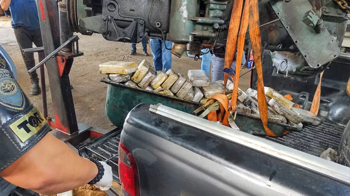 Divulgação - Polícia Rodoviária apreende 74 pacotes de pasta base de cocaína em rodovia de Ourinhos — Foto: Polícia Rodoviária/Divulgação