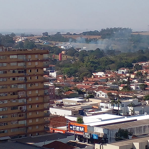 Divulgação - Pessoas de outro bairro registraram momento em que a fumaça se alastrou - Foto: Divulgação