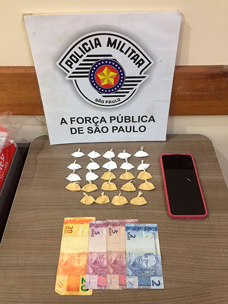 divulgação - Drogas e dinheiro apreendido - Foto: Divulgação/Polícia Militar
