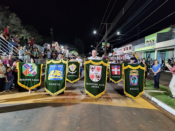 divulgação - Desfile homenageou famílias fundadora de Pedrinhas Paulista - Foto: Divulgação