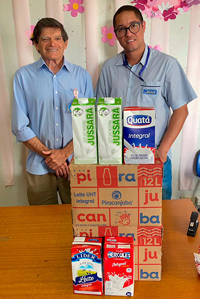 divulgação - Entrega de leite na Associação Voluntária de Combate ao Câncer de Assis - Foto: Divulgação
