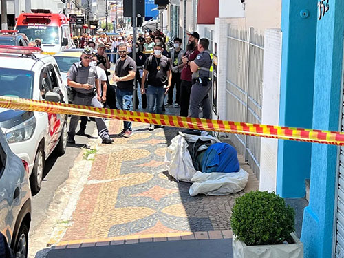 Divulgação - Corpo foi achado dentro de sacos no centro de Marília — Foto: Fábio Modesto/TV TEM