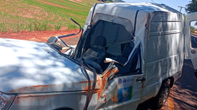 Divulgação - Parabrisa da Fiorino ficou destruído com o acidente - Foto: Divulgação/Polícia Militar
