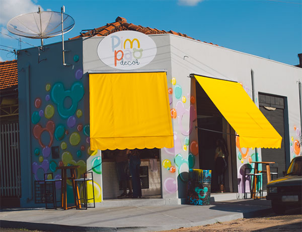 O showroom da Pimpão Decor está localizado na rua Platina, 183, no bairro Santa Cecília, em Assis