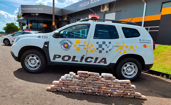 divulgação - 50 tabletes de cocaína foram apreendidos em Ourinhos - Foto: Divulgação/Polícia Rodoviária