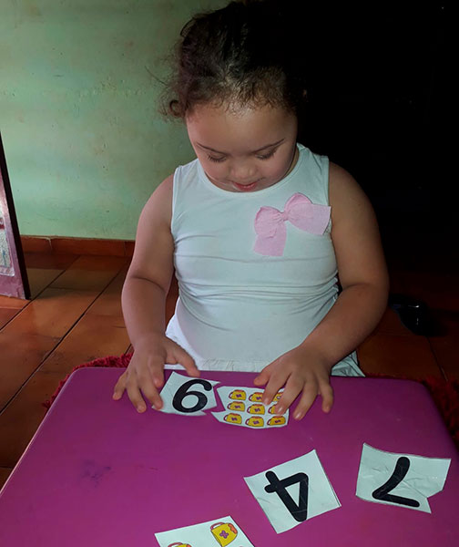divulgação - Karlla Fernanda, de 9 anos, é portadora de Síndrome de Down e estuda em escola regular - Foto: Divulgação/Arquivo Pessoal