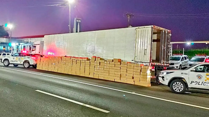 divulgação - Polícia apreende mais de 4 toneladas de maconha em rodovia em Santa Cruz do Rio Pardo — Foto: Polícia Rodoviária/Divulgação