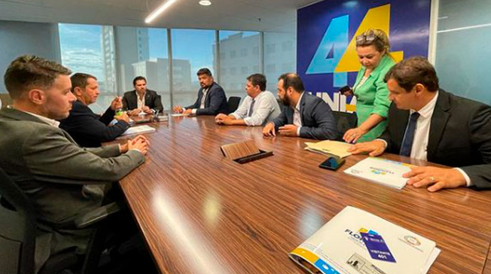 Foto: Assessoria de Florínea - Em reunião prefeito discutiu ações voltadas ao benefício de Florínea