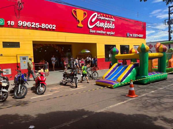 O supermercado Campeão fica localizado na Avenida Paschoal Santilli, nº 566