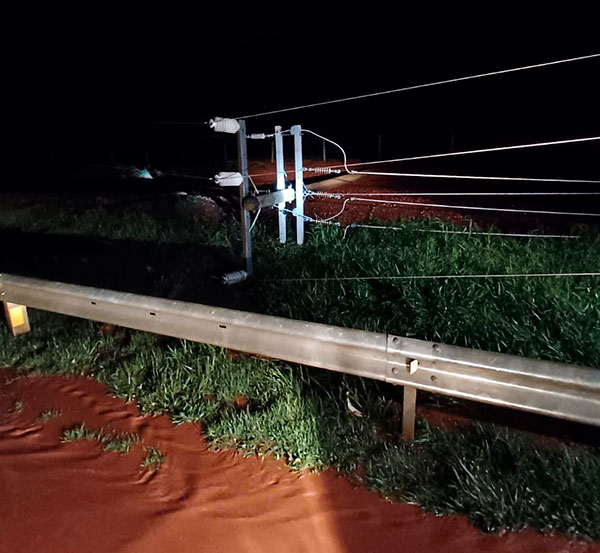 Divulgação - Poste de Energia caído após temporal em Florínea - Foto: Divulgação/Energisa