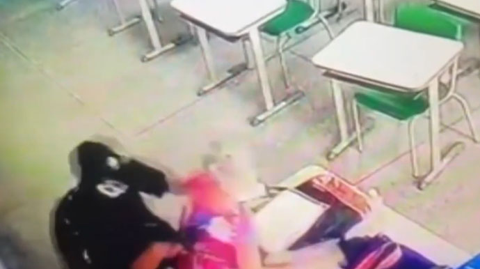 Imagens flagram aluno esfaqueando professora em escola de São Paulo