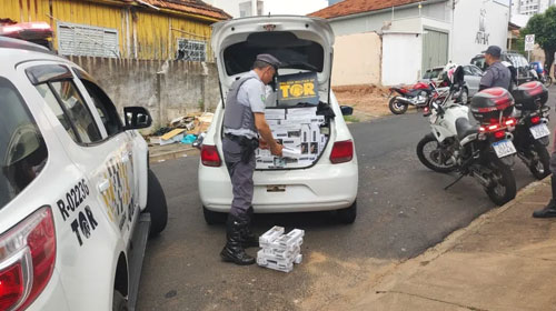Jovem de 24 anos tenta fugir de abordagem e é preso com 10 mil maços de cigarros contrabandeados na Raposo Tavares