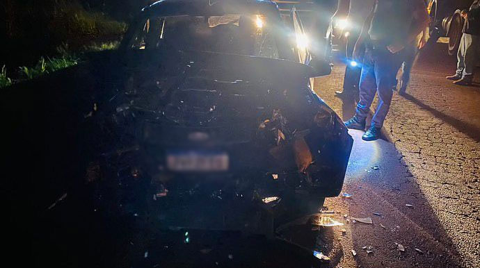 Divulgação - Veículo ficou com a frente destruída - Foto: Divulgação