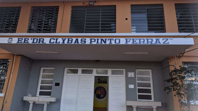 Fachada atual da escola Dr. Clybas Pinto Ferraz