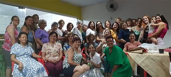 divulgação - Voluntárias no Chá Naninhas do Bem - Foto: Divulgação