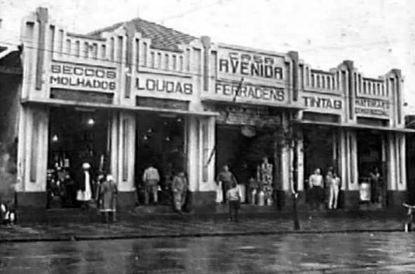 Em 1947, Sr Durvalino Binato fundou a Casa Avenida, a empresa comercializava gêneros alimentícios, louças, ferramentas, tintas e utilidades domésticas em geral