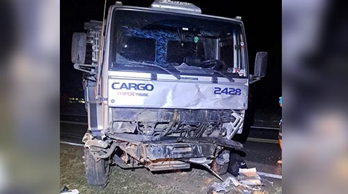 Polícia Militar Rodoviária/Divulgação - Motorista do caminhão saiu ileso do acidente - FOTO: Polícia Militar Rodoviária/Divulgação