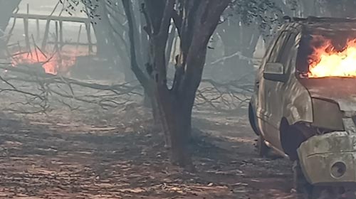 Portal AssisCity - Incêndio atinge casa e destrói carro na zona rural de Assis - FOTO: Portal AssisCity