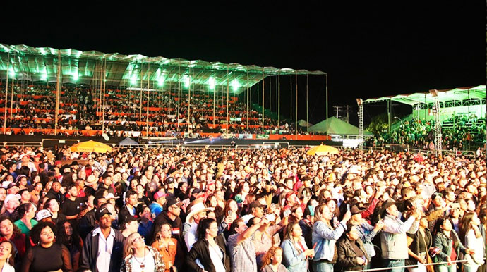 divulgação - Público reunido na arena de shows da Festa do Tropeiro - Foto: CRP