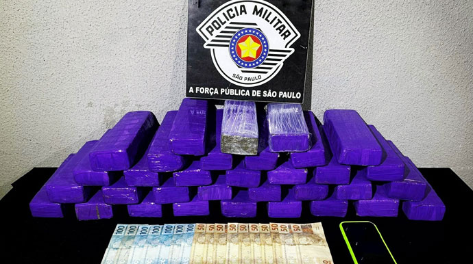divulgação - Droga e dinheiro apreendidos pela Polícia - Foto: Divulgação/PM