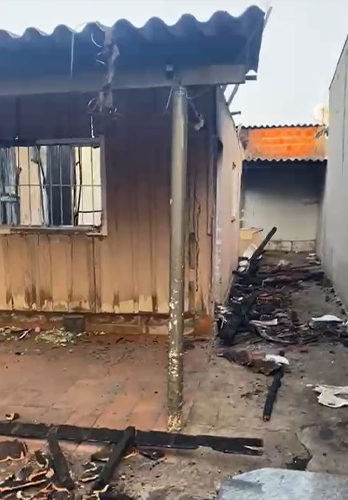 Divulgação - Incêndio destruiu toda a residência - Foto: Divulgação
