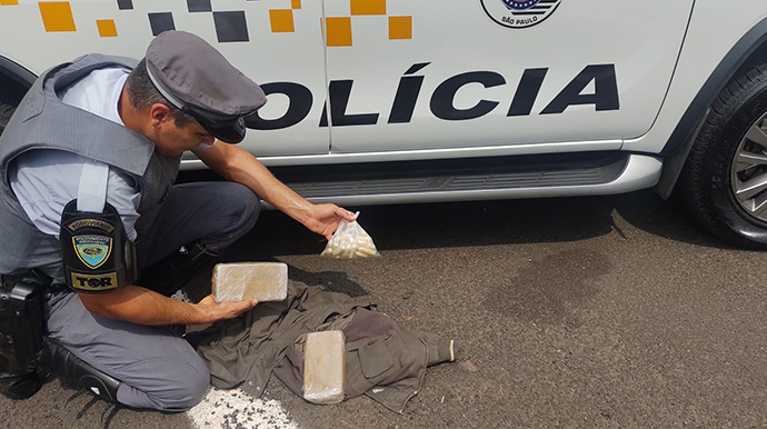 Polícia Militar Rodoviária/Divulgação - Três paraguaios são presos com cocaína em Santa Cruz do Rio Pardo durante Operação Impacto - FOTO: Polícia Militar Rodoviária/Divulgação