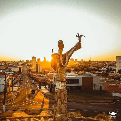 Mundozinhos - Estátua do São Francisco de Assis na Rui Barbosa - Foto: Mundozinhos
