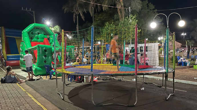Prefeitura de Florínea/Divulgação - Prefeitura preparou um grande espaço kids com brinquedos para as crianças - FOTO: Prefeitura de Florínea/Divulgação