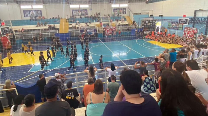 Prefeitura de Assis/Divulgação - Evento reuniu 12 equipes, totalizando 380 crianças na categoria Sub-12, masculino e feminino - FOTO: Prefeitura de Assis/Divulgação