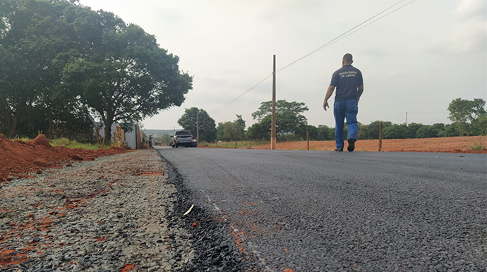 Departamento de Comunicação/Prefeitura de Assis - Prefeitura entrega mais 740 metros de asfalto na Estrada do Cervinho - FOTO: Departamento de Comunicação/Prefeitura de Assis