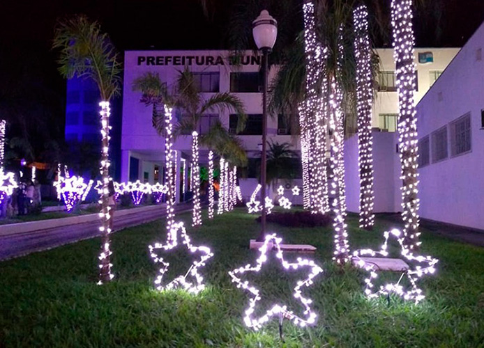 Divulgação/Departamento de Comunicação - A iluminação de Natal do ano passado chamou a atenção de quem passava pelo local - Foto Divulgação/Departamento de Comunicação