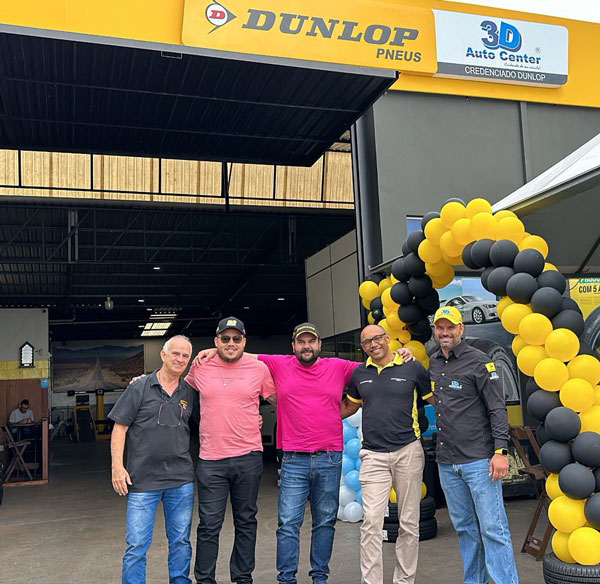 Equipe Dunlop e Antônio Spricido, proprietário da Auto Center 3D